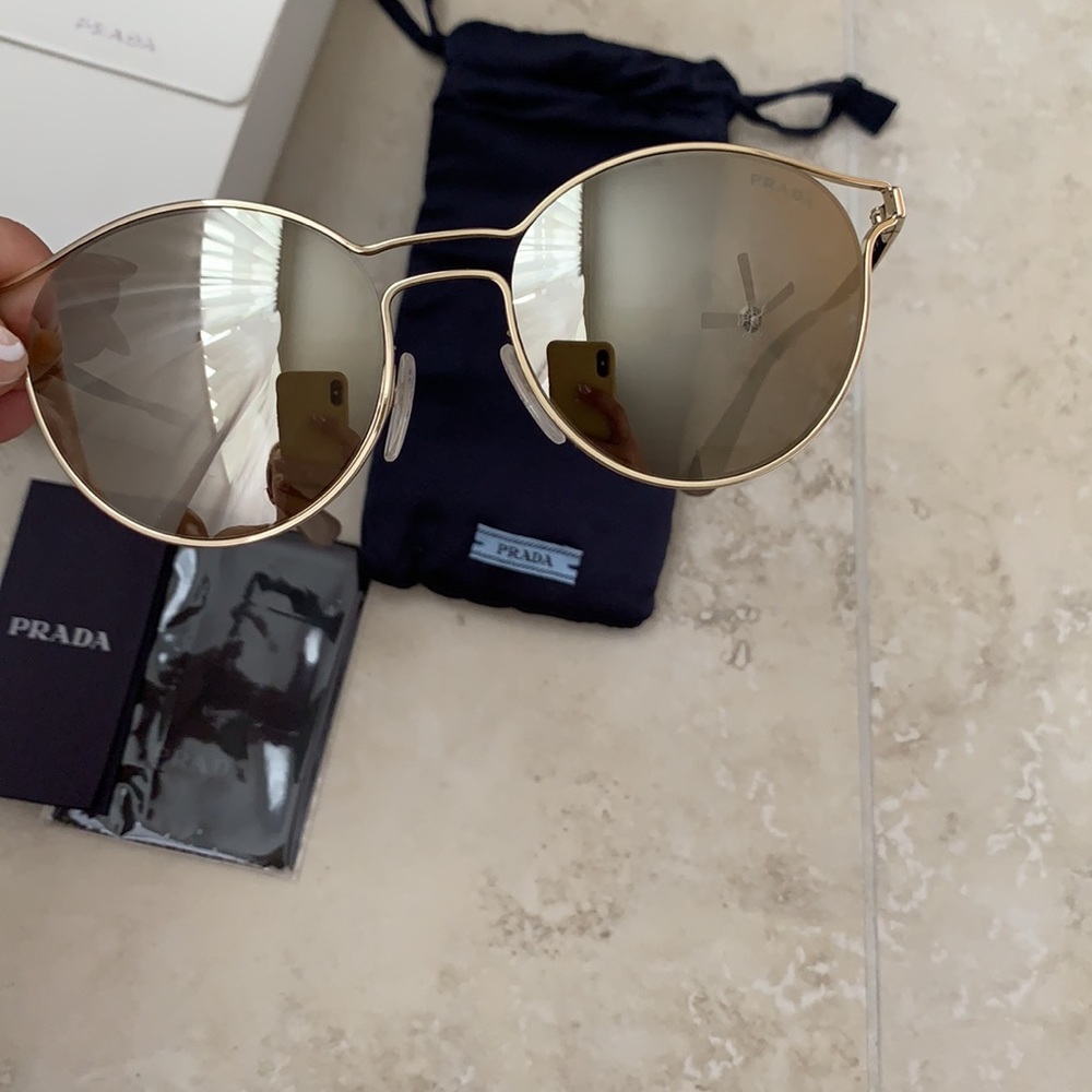 Authentic Prada sunglasses - Picture 6 of 8